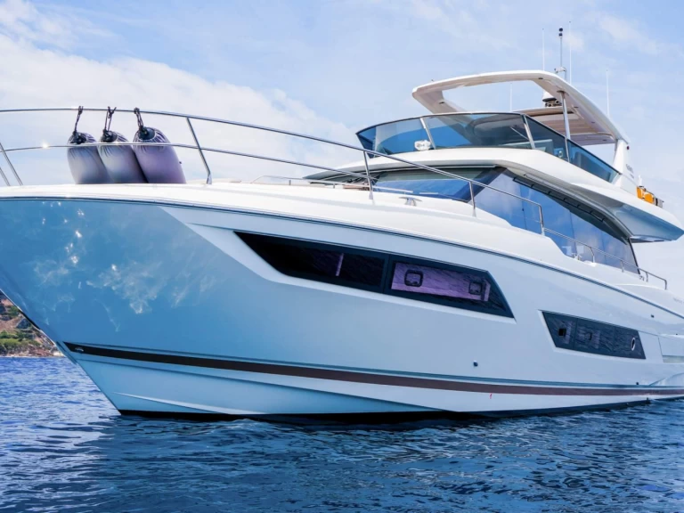 Yacht hire Côte d'Azur cheap 680S