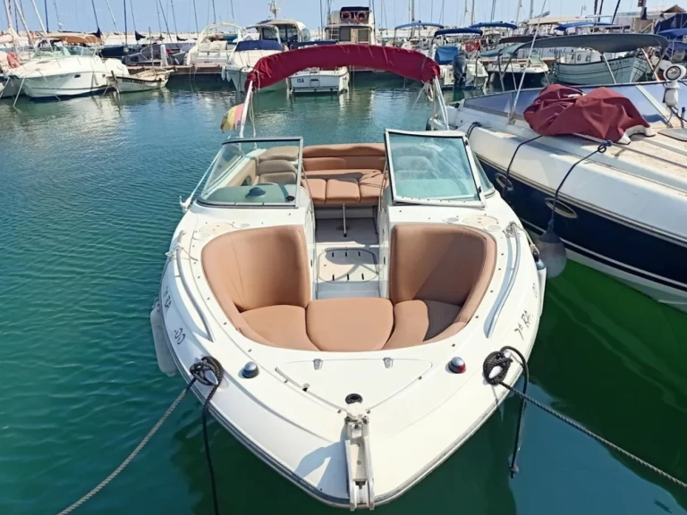 Motorboat hire in Vilanova i la Geltrú - Four Winns Horizon 210