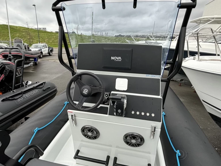 Hire a Zodiac Pro 7 Brest