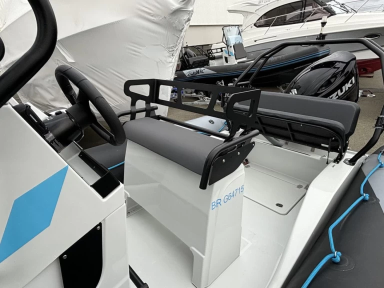 Yacht hire Brest cheap Pro 7