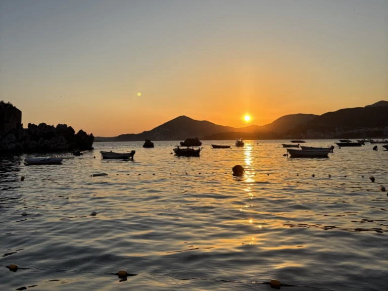 Hire Motorboat Elan with a boat licence