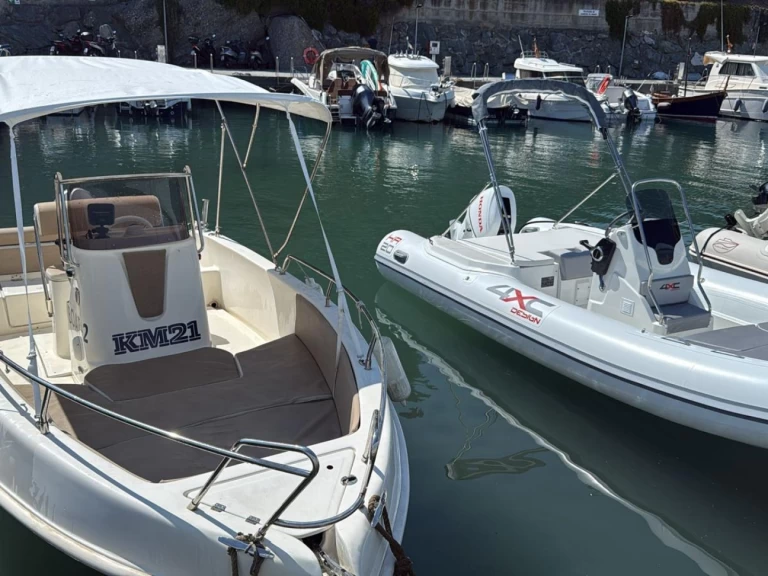 Motorboat to hire Celle Ligure at the best price