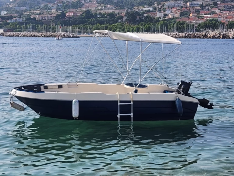 Charter a Prusa Marine Prusa 450 in Marseille on Samboat