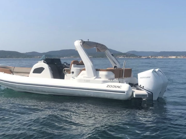 Charter a Zodiac Medline 9 in Port Grimaud on Samboat