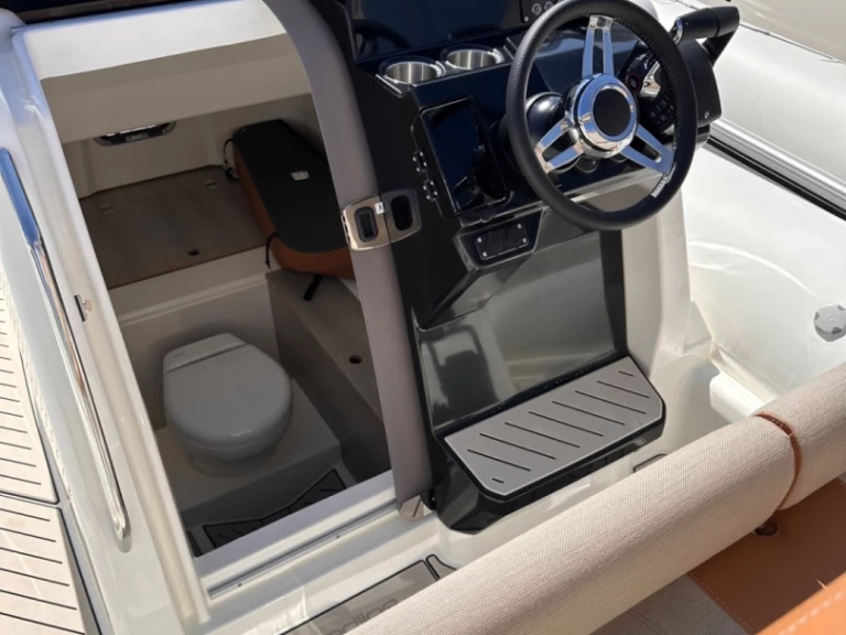 Hire RIB Zodiac with a boat licence