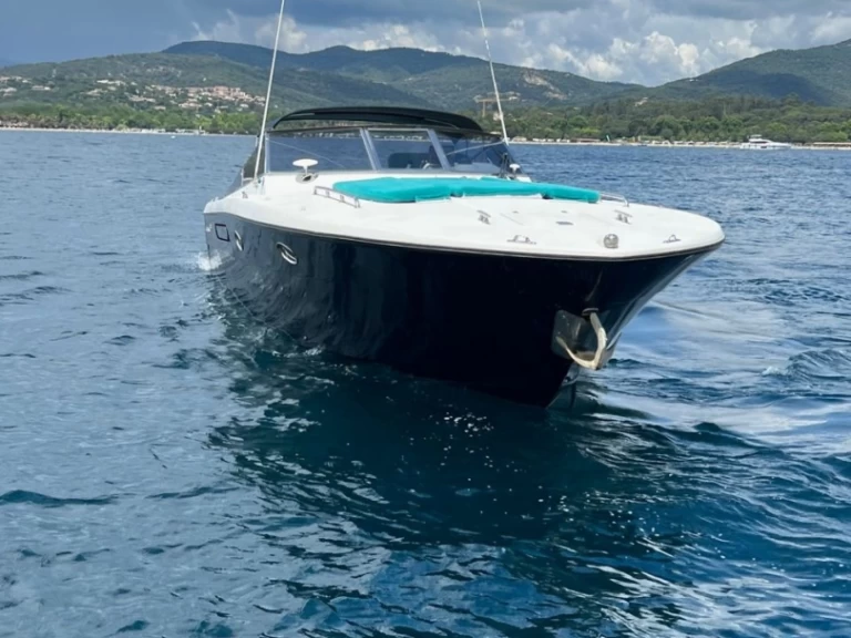 Charter a Itama 38 in Port Grimaud on Samboat