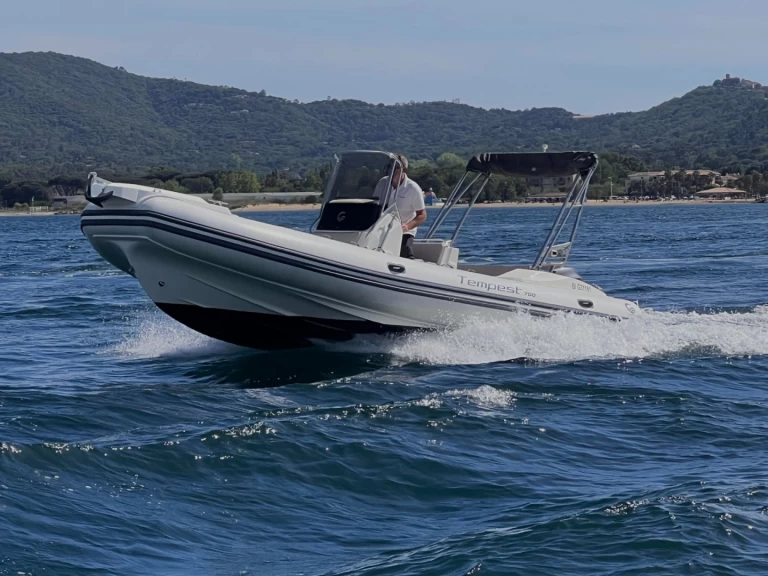 RIB hire in Port Grimaud - Capelli CAPELLI 700 TEMPEST OPEN