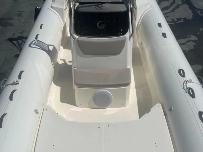 Charter a Capelli CAPELLI 700 TEMPEST OPEN in Port Grimaud on Samboat