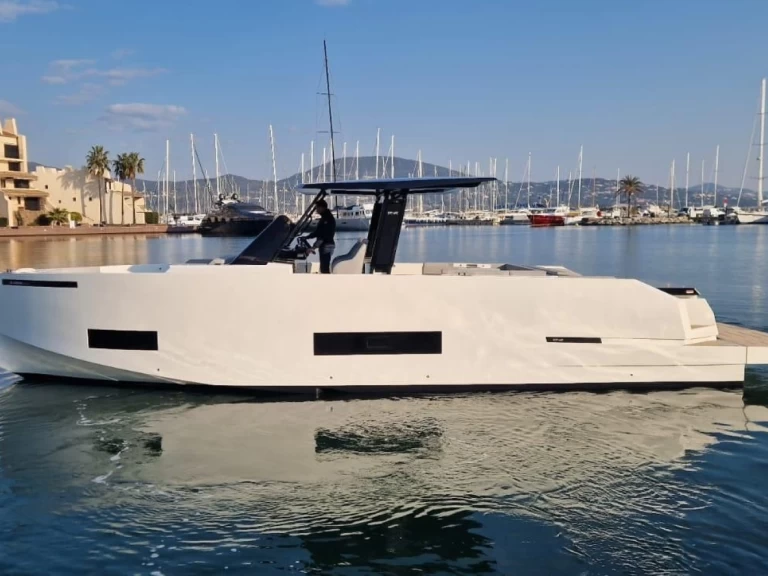Hire Luxury Yacht with or without skipper DE ANTONIO Yachts Port Grimaud