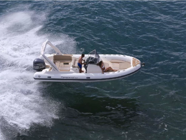 RIB hire in Hyères - Capelli Tempest 800 Sun