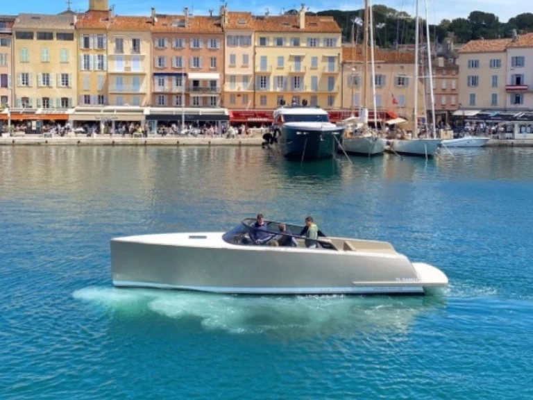 VanDutch VANDUTCH 32 charter bareboat or skippered in  Saint-Tropez
