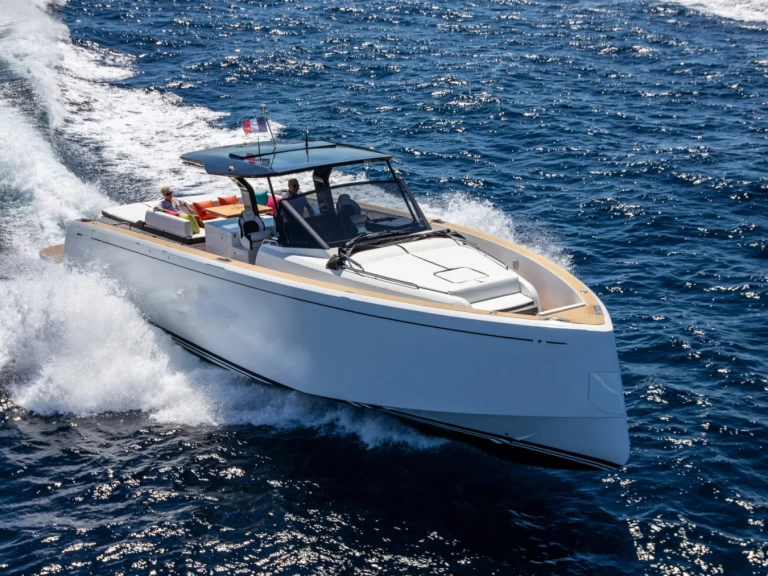 Hire a Pardo Yachts Pardo 50 Bormes-les-Mimosas