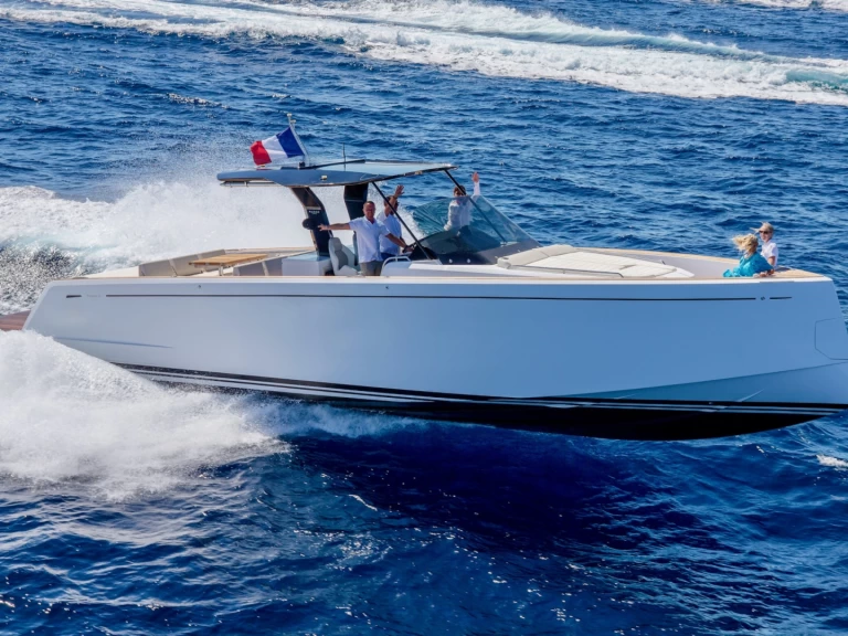 Yacht charter Port Grimaud - Pardo Yachts Pardo 43 on SamBoat