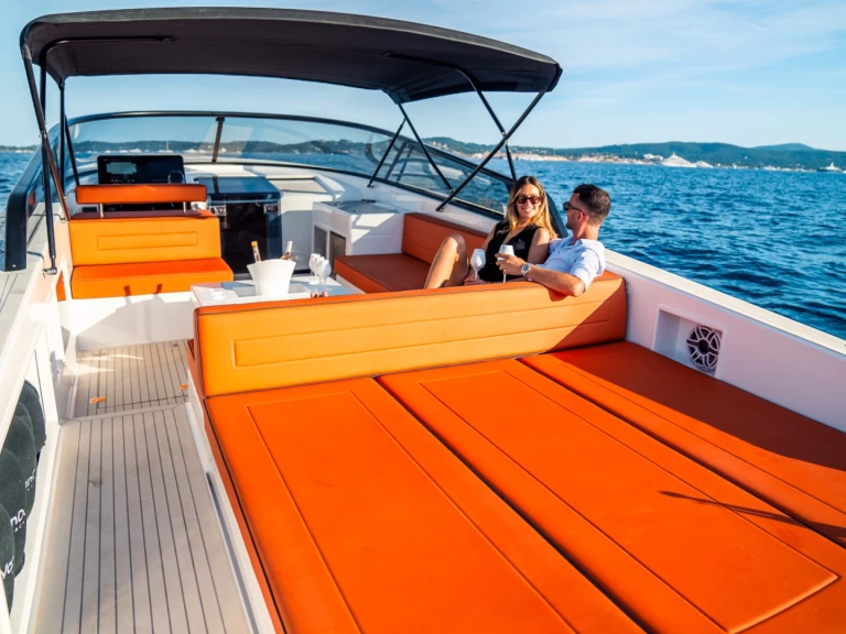 Hire Motorboat with or without skipper VanDutch Sainte-Maxime