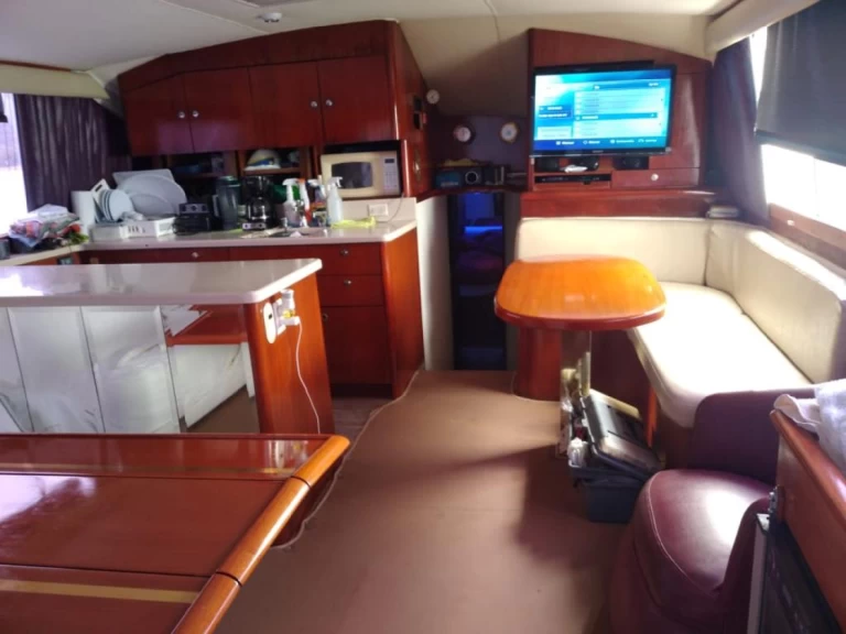 Hire a Ocean Yachts Super Sport Bahía Culebra