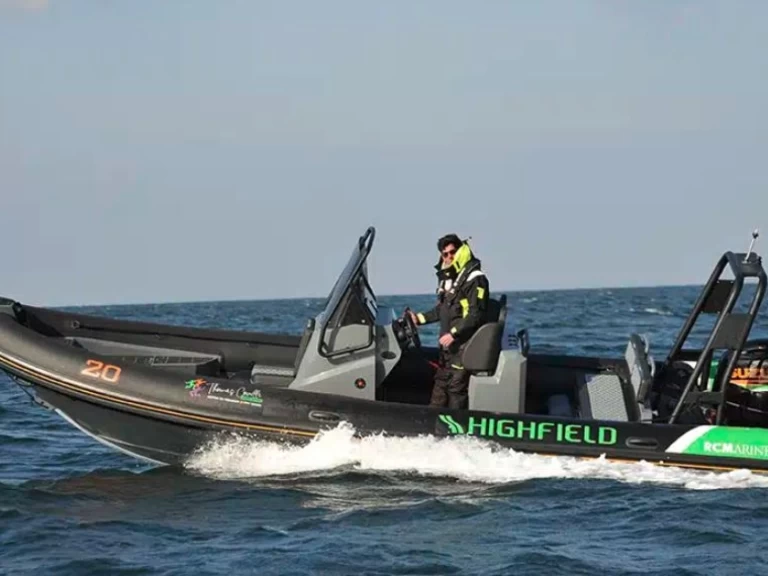 Charter a Highfield 700 THOMAS COVILLE in Cogolin on Samboat