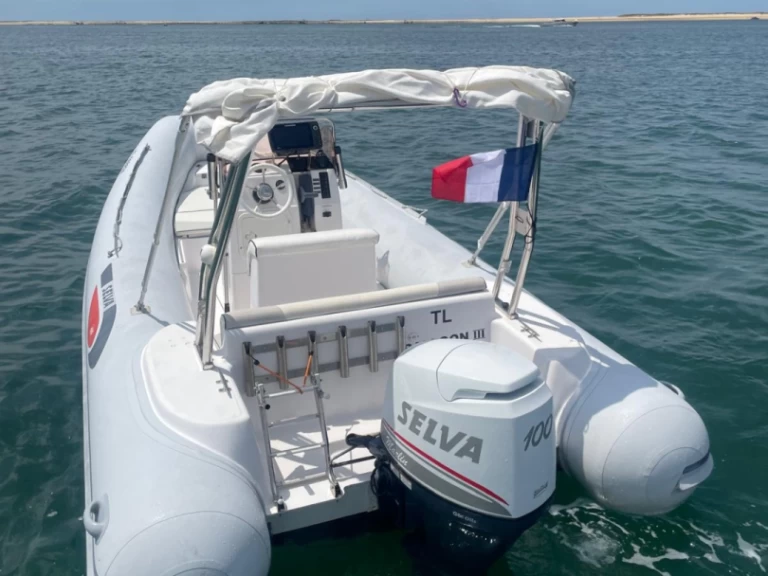 Charter a Lomac selva 600 in Cap Ferret on Samboat
