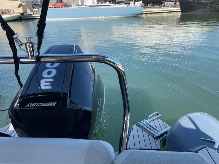 Yacht charter Port Grimaud - Zodiac Medline 7.5 on SamBoat
