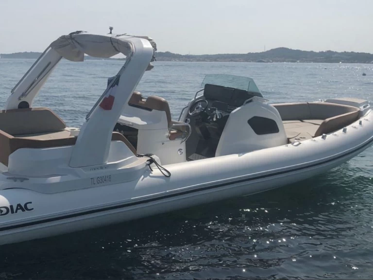 Yacht charter Port Grimaud - Zodiac Medline 9 on SamBoat