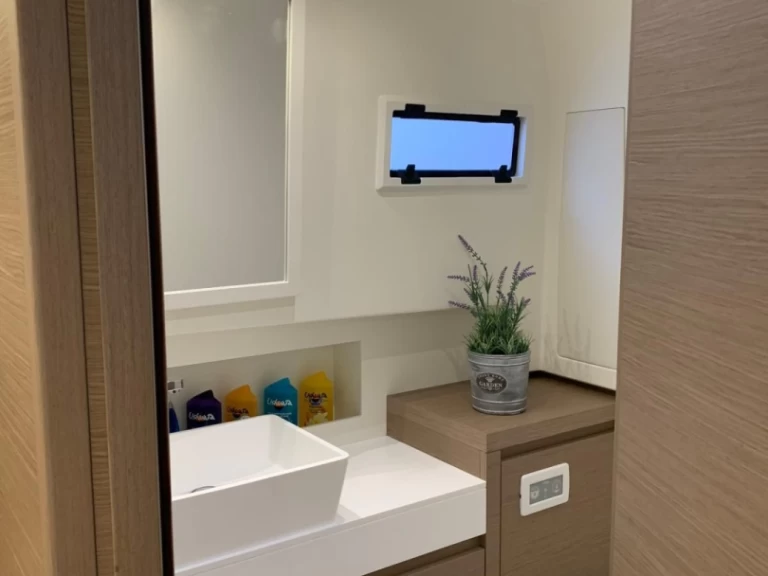 Hire Luxury Yacht Pardo Yachts with a boat licence