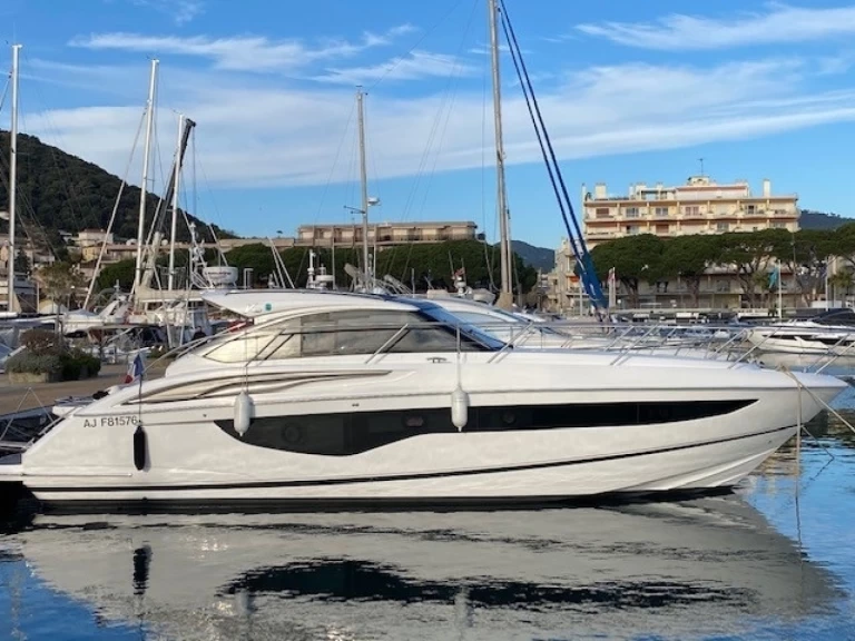 Luxury Yacht to hire Port Grimaud at the best price