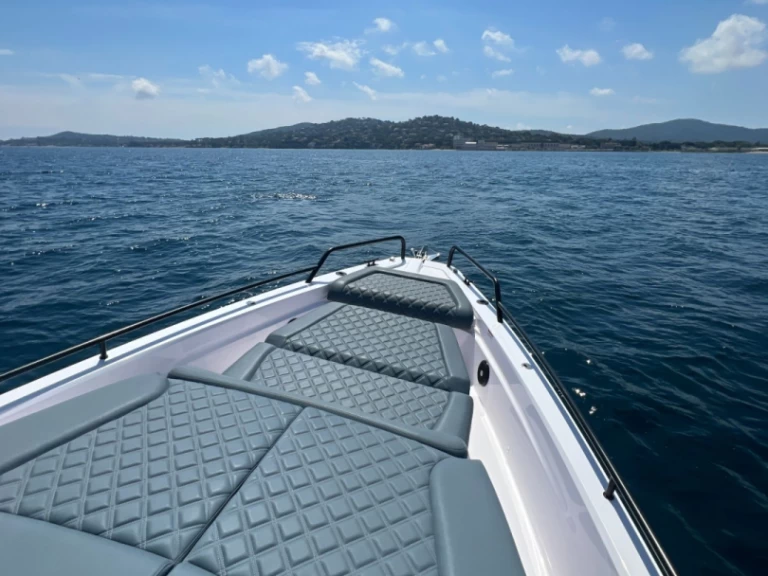 Luxury Yacht to hire Port Grimaud at the best price