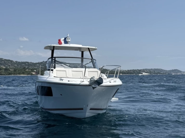 Charter a Jeanneau Cap Camarat 9.0 WA in Port Grimaud on Samboat