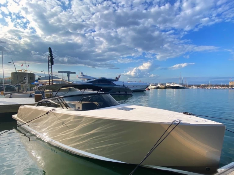Motorboat hire in Saint-Tropez - VanDutch VANDUTCH 32