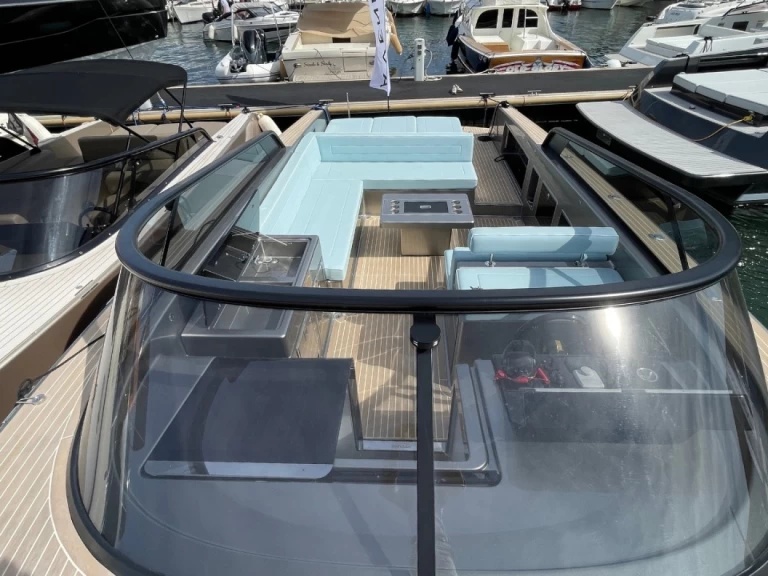 Motorboat hire in Port Grimaud - VanDutch VanDutch 40