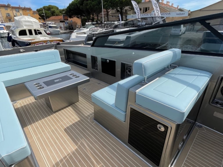 Charter a VanDutch VanDutch 40 in Port Grimaud on Samboat