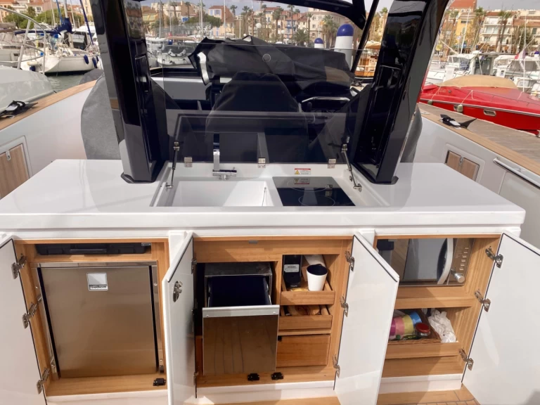 Yacht charter Cogolin - Pardo Yachts Pardo 38 on SamBoat