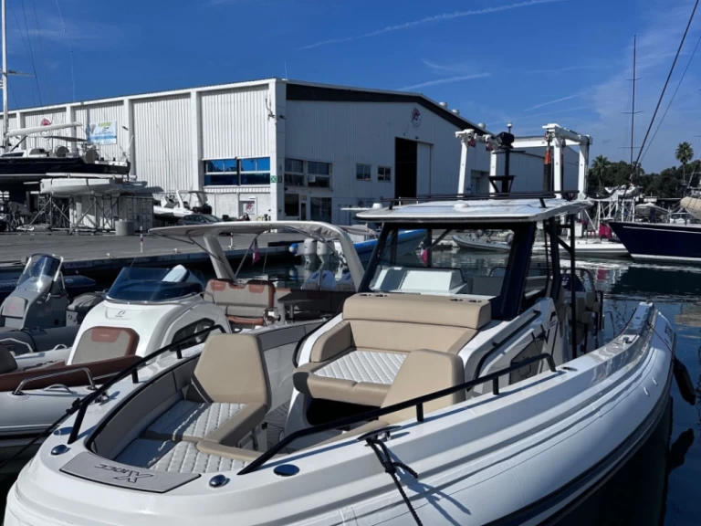 Charter a Zodiac X10CC in Cogolin on Samboat