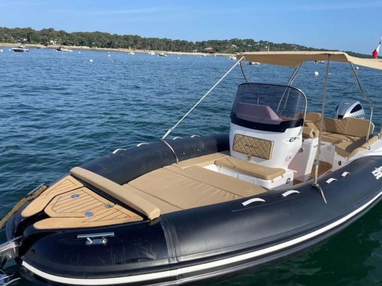 Yacht hire Cogolin cheap Salpa Soleil 23