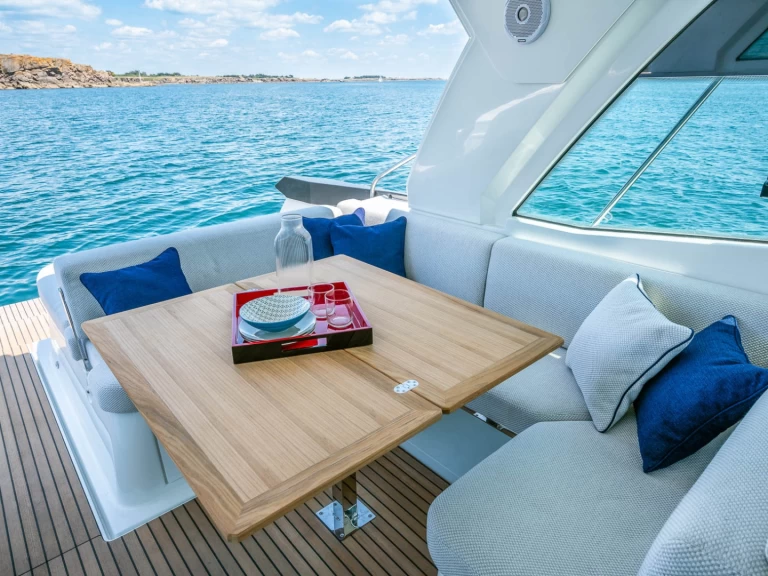 Yacht hire Cogolin cheap Gran Turismo 36