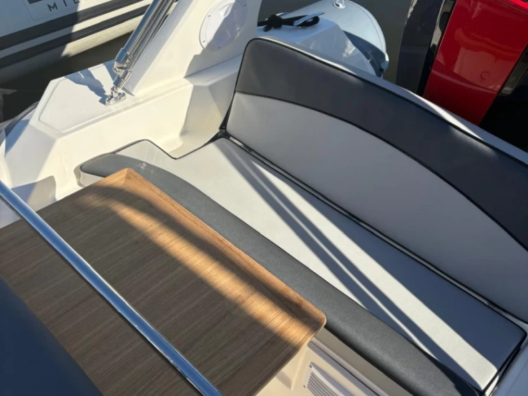 Charter a Lomac LOMAC 660 TURISMO in Saint-Florent on Samboat