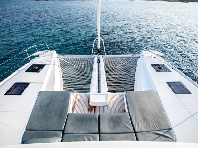 Hire Catamaran Lagoon with a boat licence