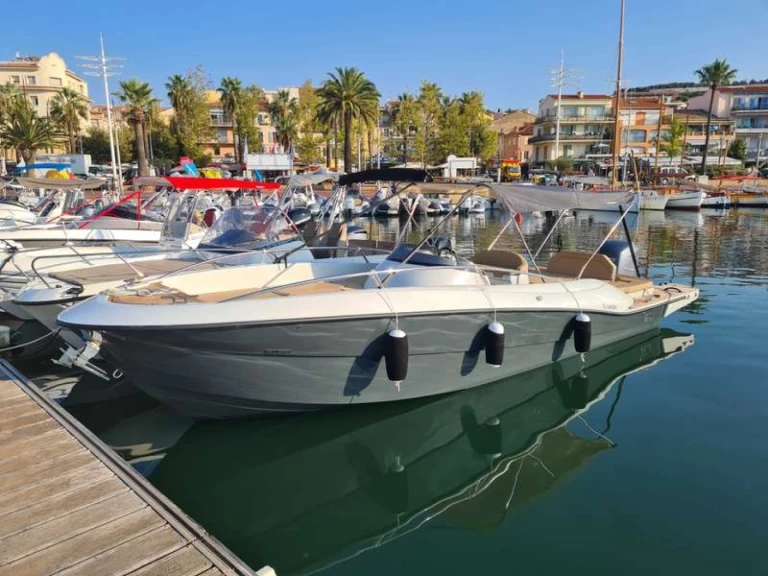 Motorboat hire in Saint-Raphaël - Clear Libra open 7.5