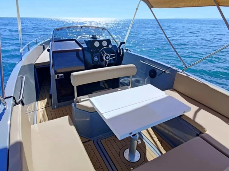 Hire Motorboat with or without skipper Nuva Saint-Raphaël