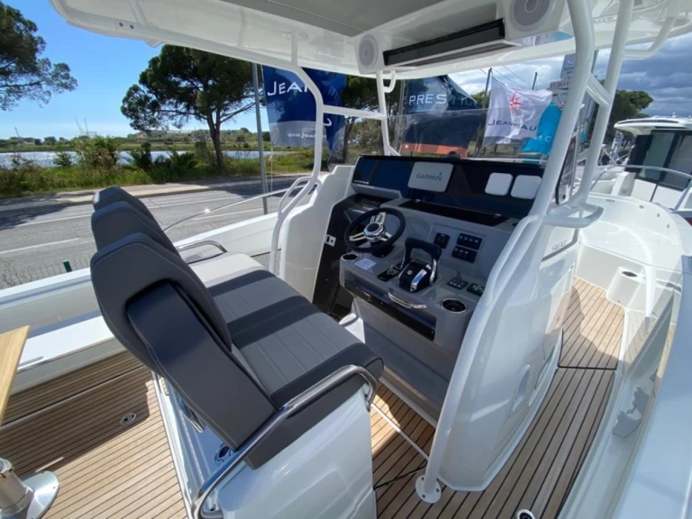 Charter a Jeanneau Cap Camarat 9.0 CC in Saint-Raphaël on Samboat
