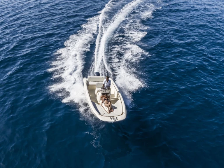 Yacht hire Saint-Raphaël cheap FX 190