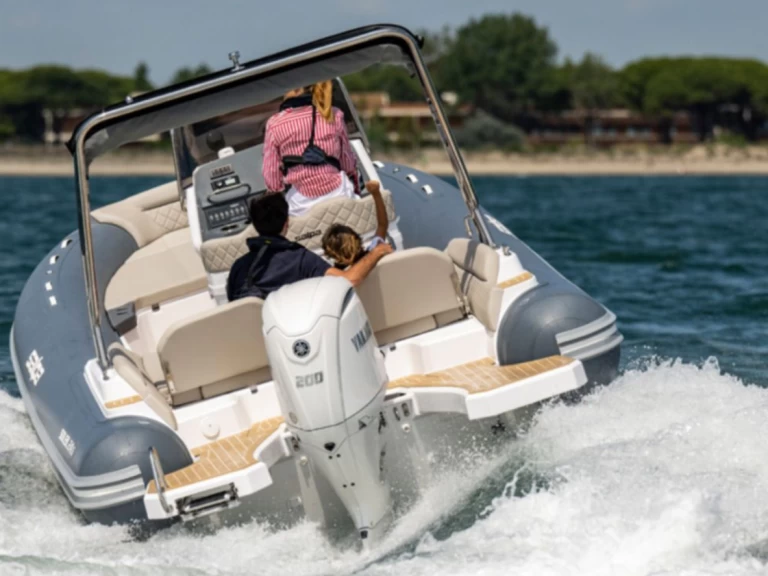 Hire a Salpa Salpa Soleil 26 Bol