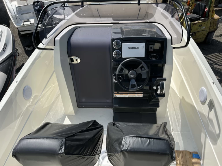 Hire a Quicksilver 705 Open Saint-Martin-de-Ré