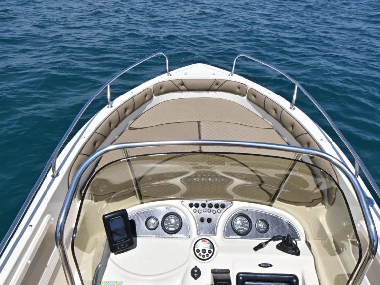 Motorboat hire in Funtana-Fontane - Ranieri Voyager 640