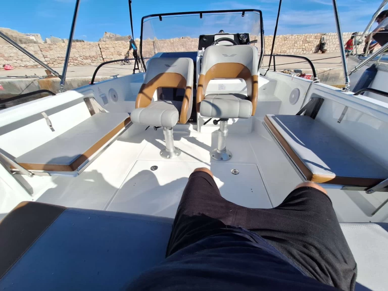 Bénéteau Flyer7 charter bareboat or skippered in  Port-de-Bouc