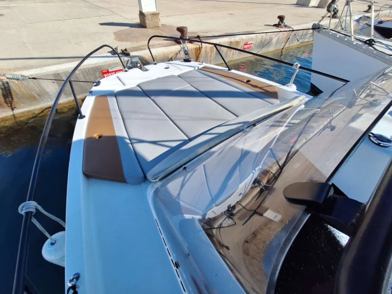 Yacht charter Port-de-Bouc - Bénéteau Flyer7 on SamBoat