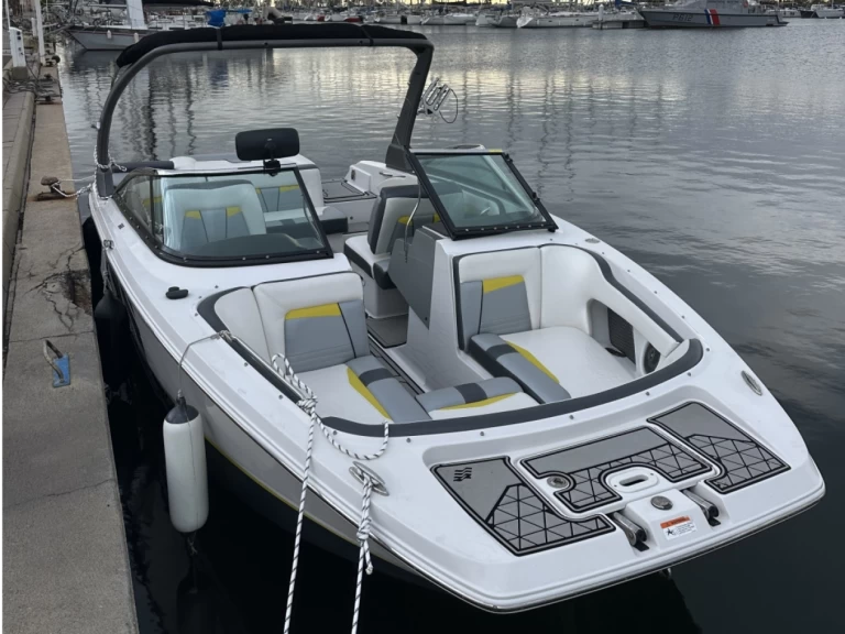 Hire a Four Winns TS 222 Gruissan