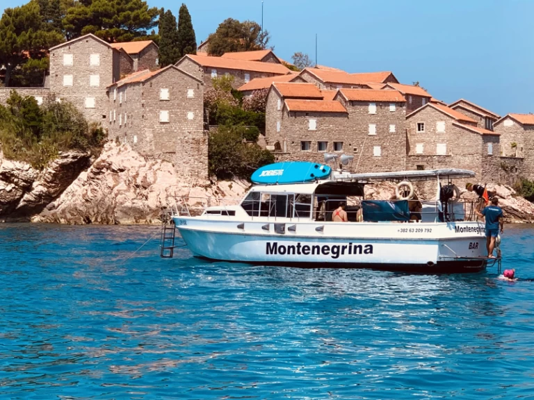 Hire Motorboat with or without skipper Ocean Yachts Bar