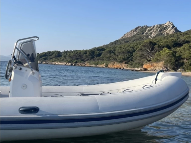 Hire RIB Capelli with a boat licence