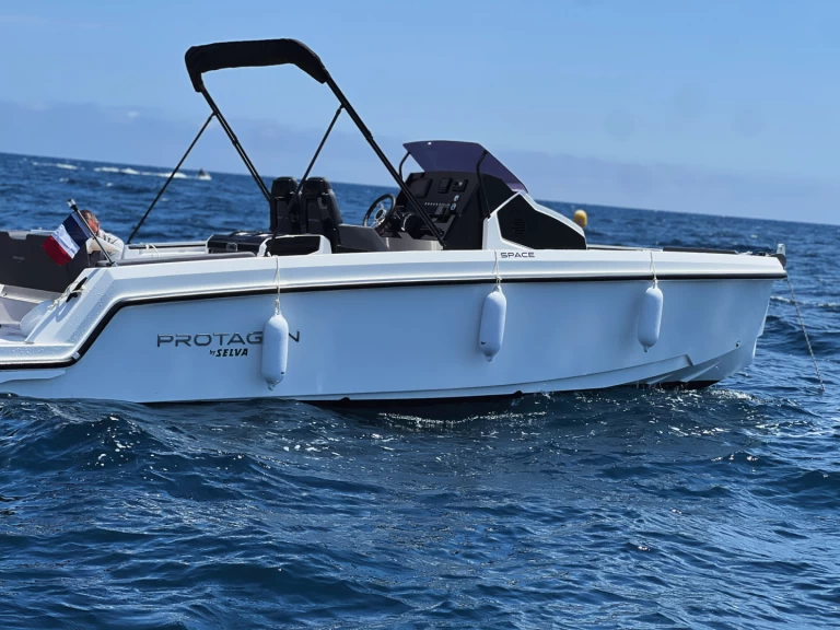 Hire Motorboat Poseidon with a boat licence