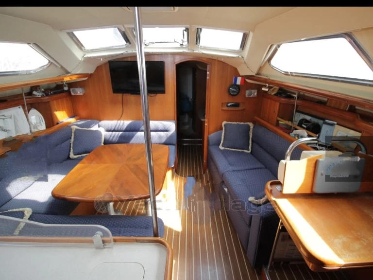 Hire a Hunter Hunter 41 DS Palermo